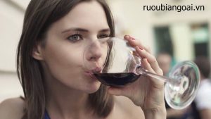 Lợi ích của uống rượu vang đỏ đối với sức khỏe nên biết