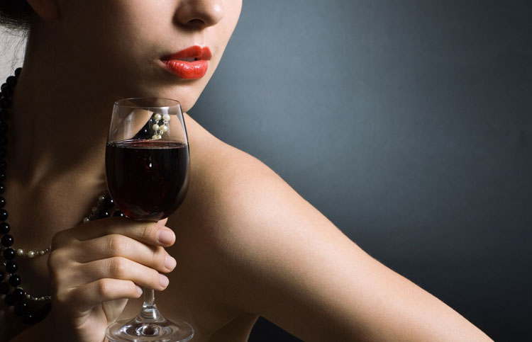 Rượu vang có tác dụng tốt cho sức khoẻ và thanh xuân