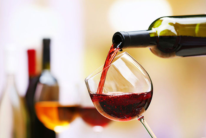 Tại sao rượu vang có cặn trong chai?