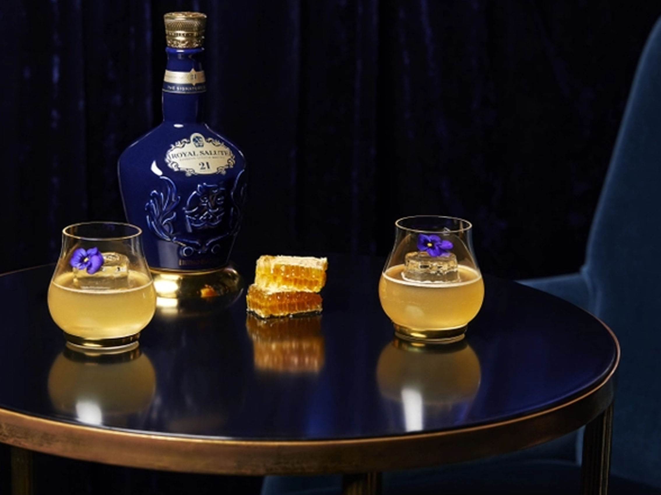 rượu whisky chivas 21 năm