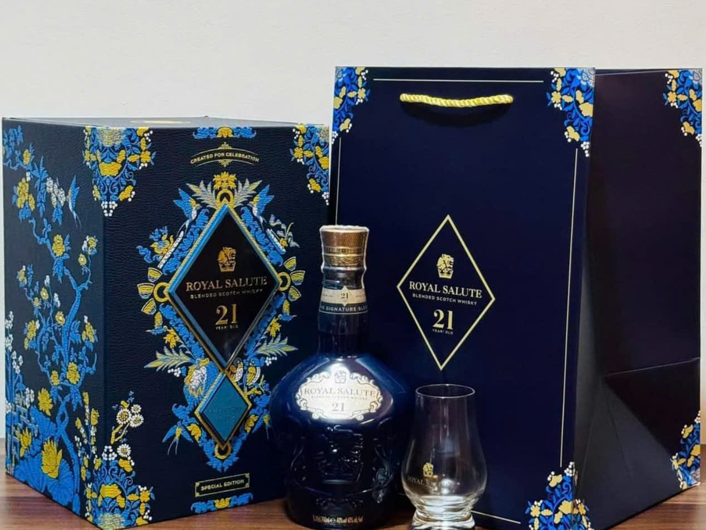 rượu whisky chivas 21 năm