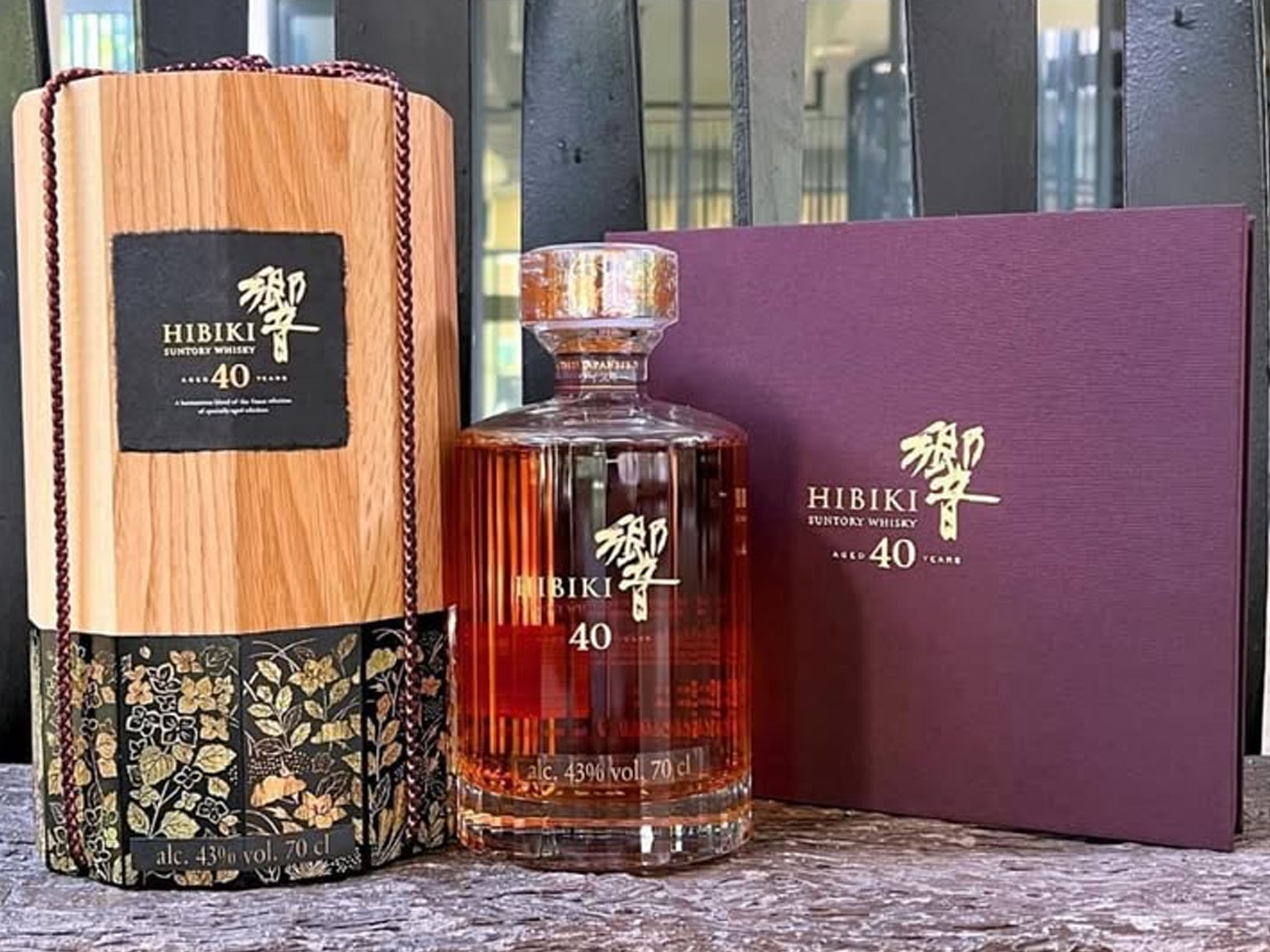 rượu hibiki 40 năm