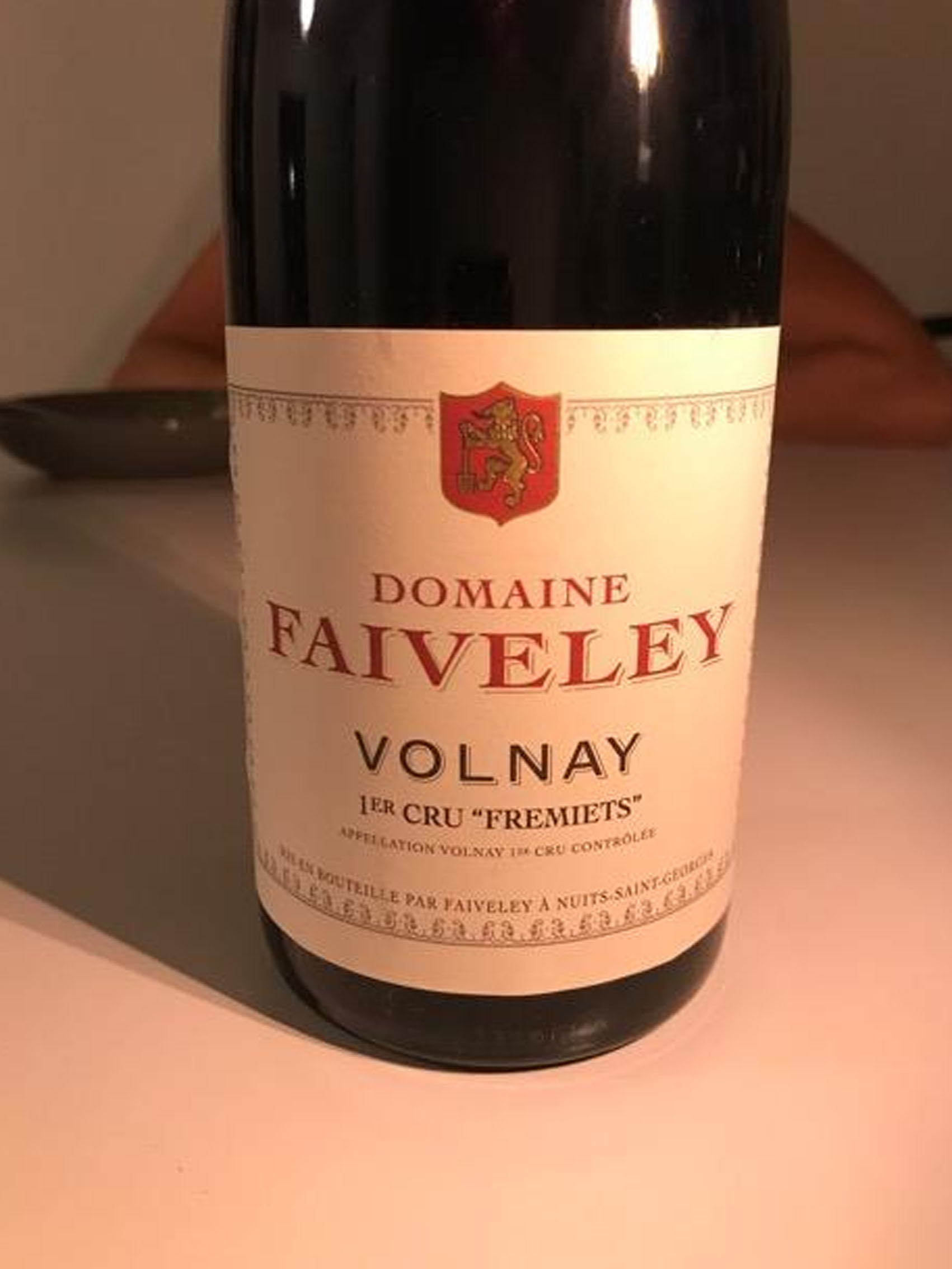 rượu vang domaine faiveley volnay premier cru frémiets