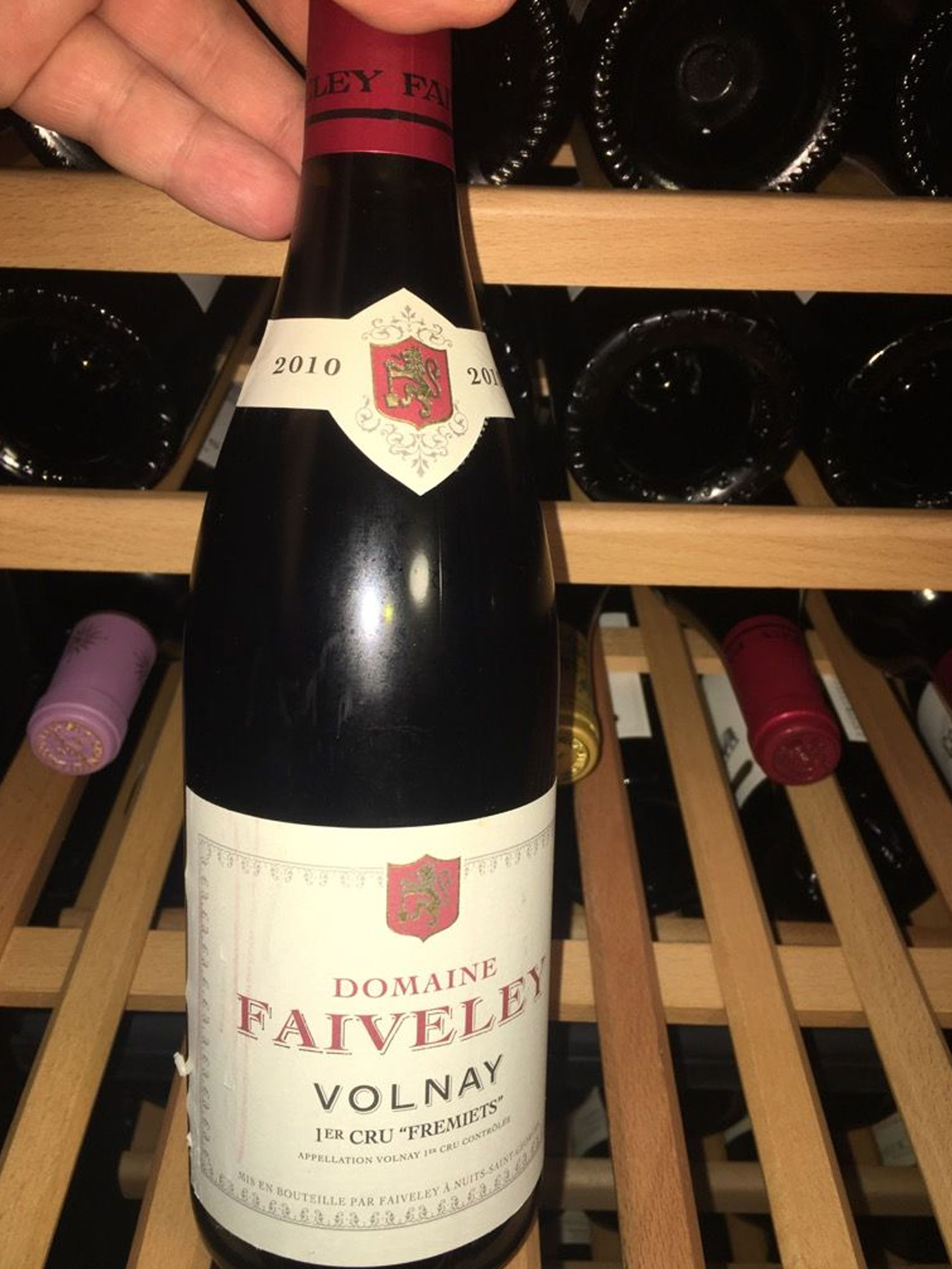 rượu vang domaine faiveley volnay premier cru frémiets