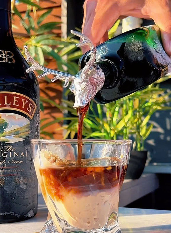 Cách uống rượu Jagermeister đúng chuẩn Đức Cách uống rượu Jagermeister đúng chuẩn Đức