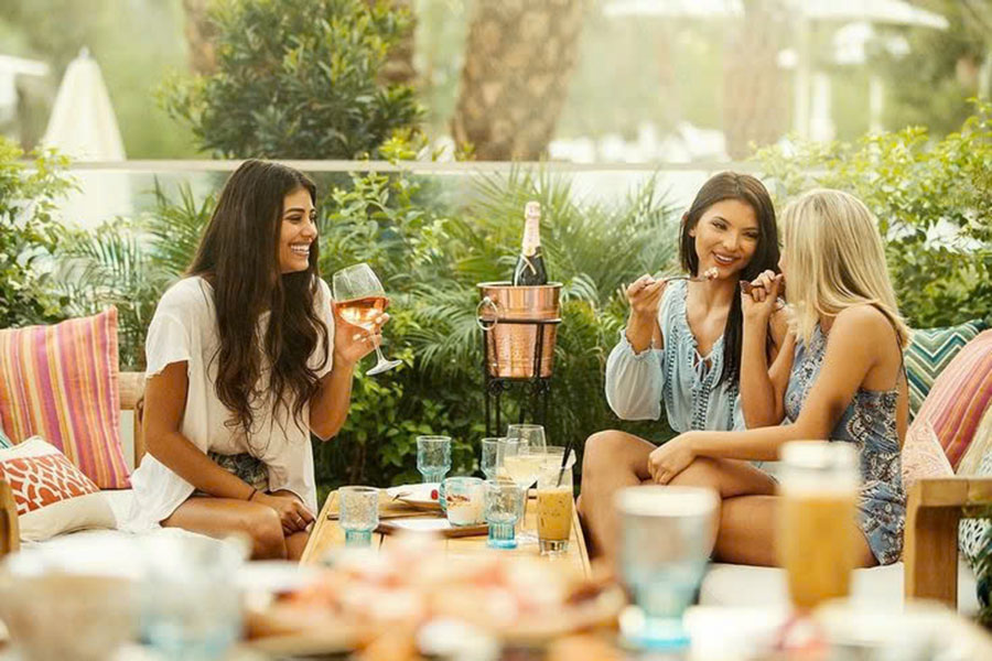 Phụ nữ nên uống rượu vang vào lúc nào Phụ nữ nên uống rượu vang vào lúc nào