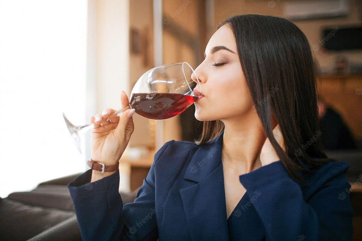 Tác dụng của rượu vang đỏ đối với phụ nữ