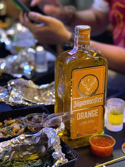 Thưởng thức Jagermeister Orange: Shot lạnh, chai bắt mắt Thưởng thức Jagermeister Orange: Shot lạnh, chai bắt mắt