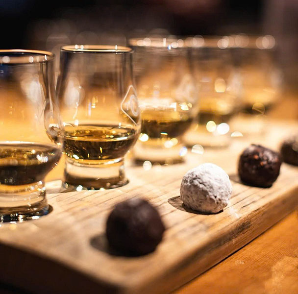 5 mẹo chọn rượu whisky biếu sếp chuẩn