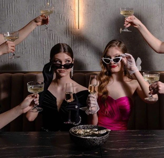 Bí quyết chọn rượu vang moscato hoàn hảo cho phụ nữ Bí quyết chọn rượu vang moscato hoàn hảo cho phụ nữ