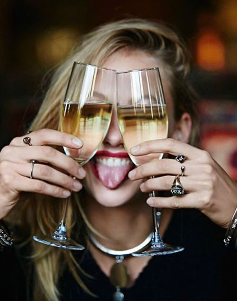 Bí quyết chọn rượu vang moscato hoàn hảo cho phụ nữ Bí quyết chọn rượu vang moscato hoàn hảo cho phụ nữ
