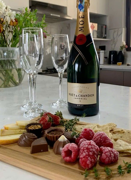 Hướng dẫn chọn rượu vang moscato cho phụ nữ chi tiết nhất Hướng dẫn chọn rượu vang moscato cho phụ nữ chi tiết nhất