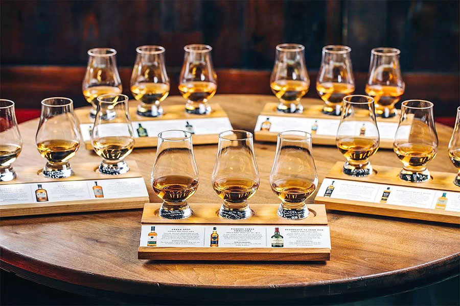 Top 10 rượu whisky biếu sếp độc đáo 2025