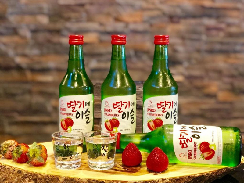rượu soju jinro strawberry rượu soju jinro strawberry