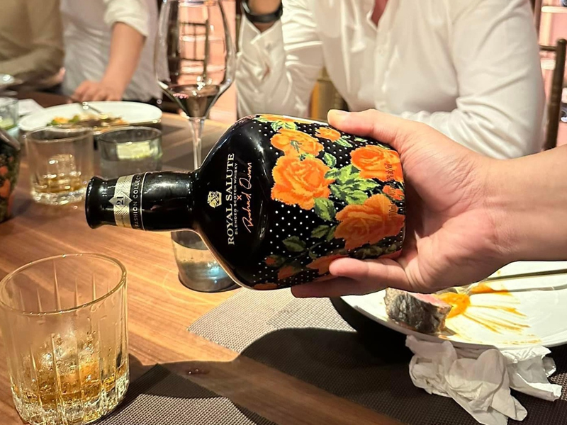 royal salute 21 năm - richard quinn roses edition II