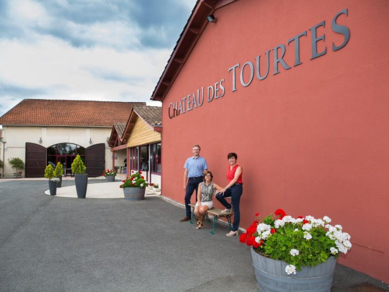 rượu vang château des tourtes l'attribut des tourtes rượu vang château des tourtes l'attribut des tourtes