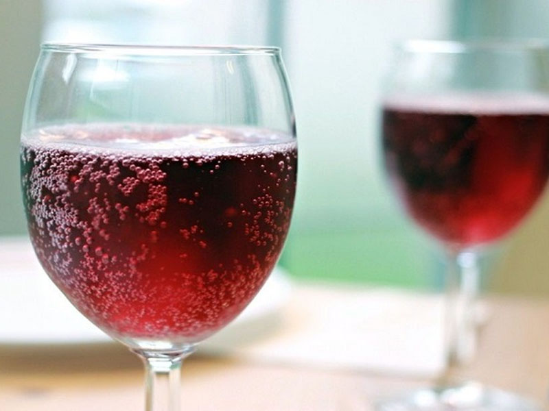 rượu vang không cồn sparkling ruby castle dark grape