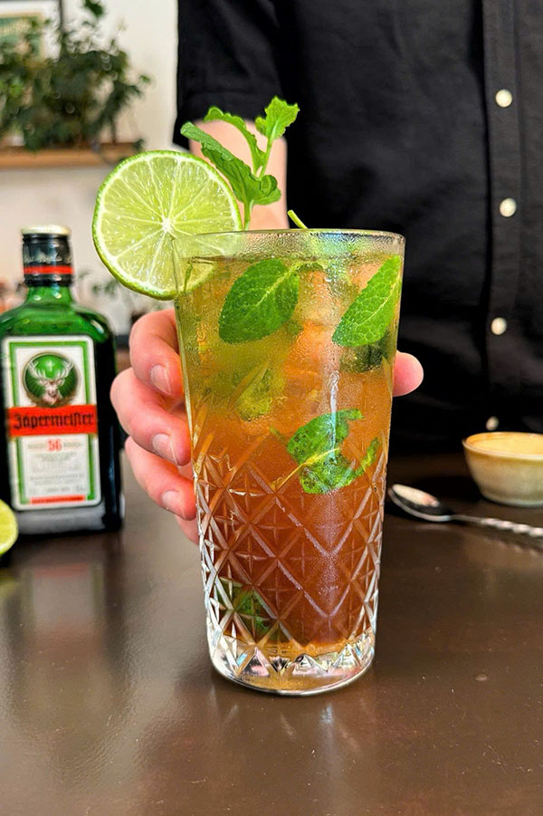 cách uống jagermeister ngon đúng điệu từ a-z cách uống jagermeister ngon đúng điệu từ a-z