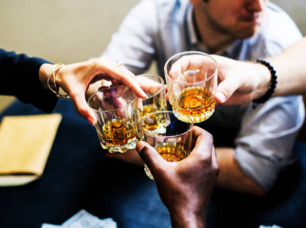 mua whisky giá rẻ ở đâu? cửa hàng whisky uy tín, chính hãng