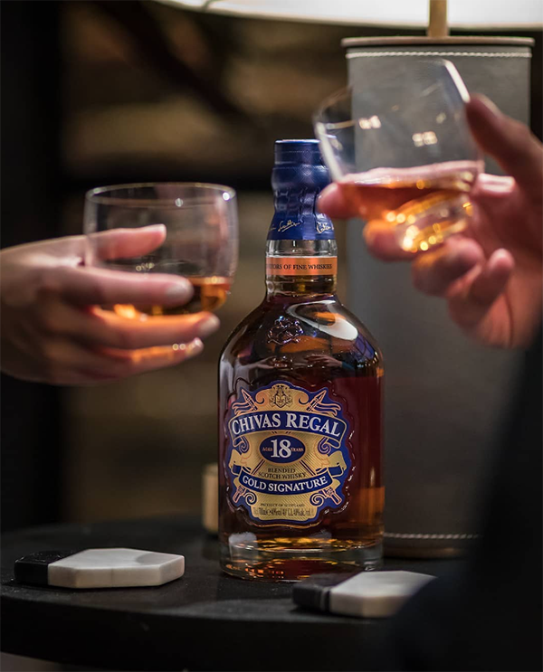 tuyển chọn quà tết 2026 với rượu chivas 18 mẫu mới