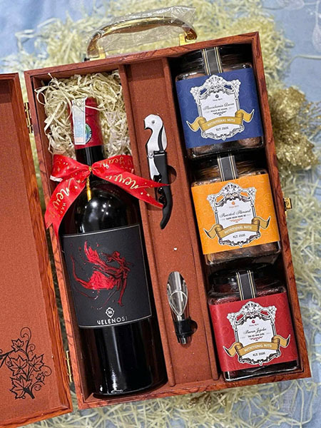 xu hướng hộp quà rượu vang tết 2026 độc đáo sang trọng