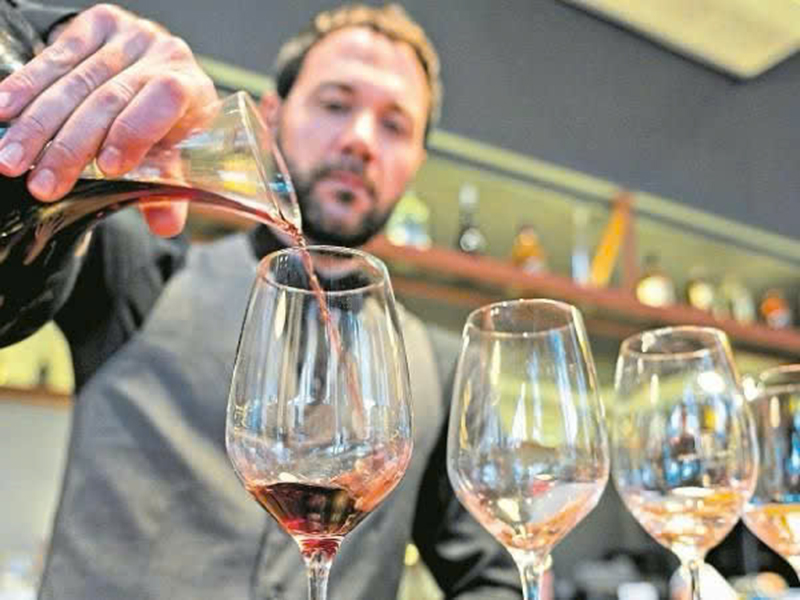 bí quyết chọn rượu vang quà tết vừa túi tiền