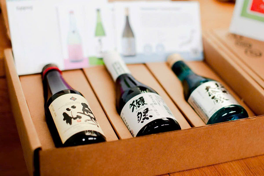 chọn rượu sake quà tết 2026: chuẩn vị, sang trọng