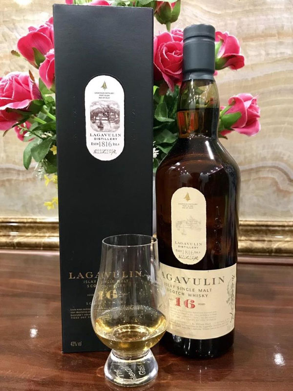rượu lagavulin 16 y.o hộp quà tết 2026