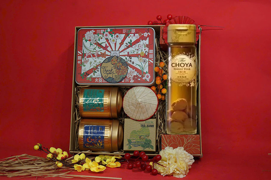 hộp quà tết rượu mơ sang trọng, ý nghĩa cho năm mới 2025