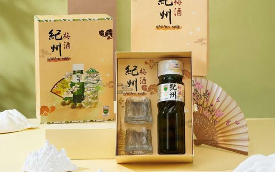 hộp quà tết rượu mơ sang trọng, ý nghĩa cho năm mới 2025