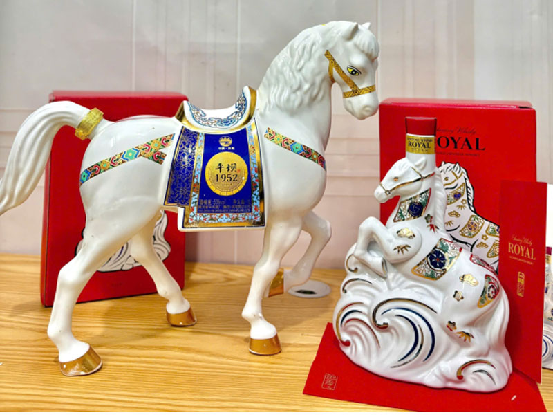 rượu linh vật bạch mã 1952