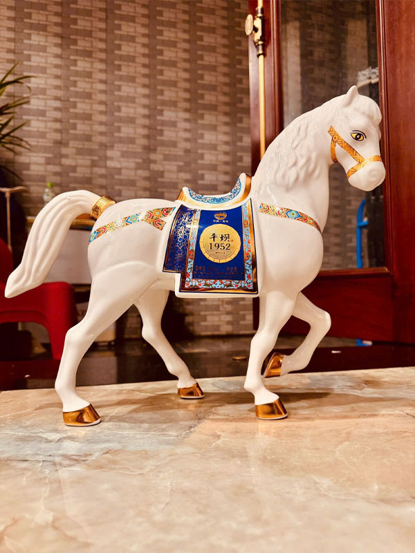 rượu linh vật bạch mã 1952