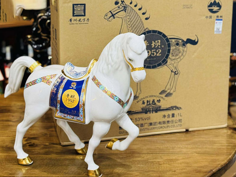 rượu linh vật bạch mã 1952