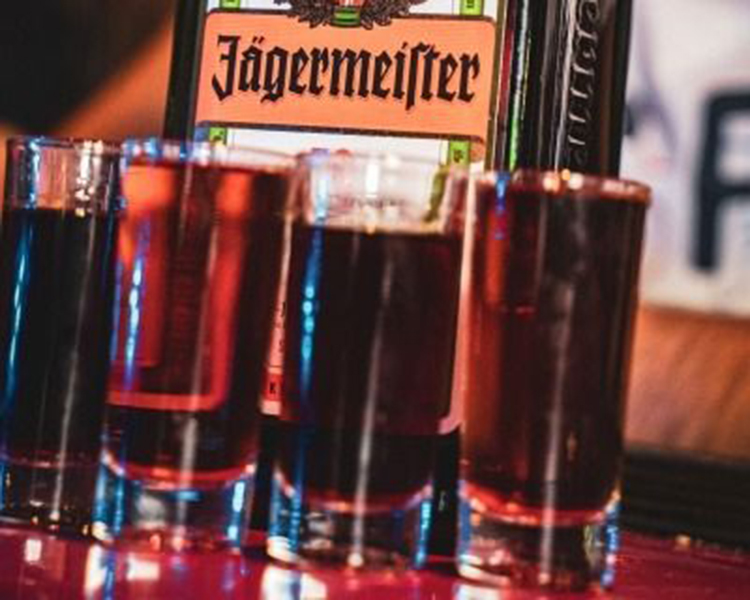 cầu giấy tối thứ 6: rượu jager và những người bạn cực chill