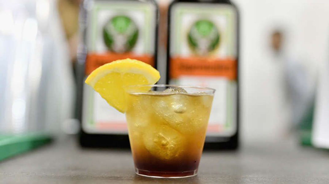 cầu giấy tối thứ 6: rượu jager và những người bạn cực chill