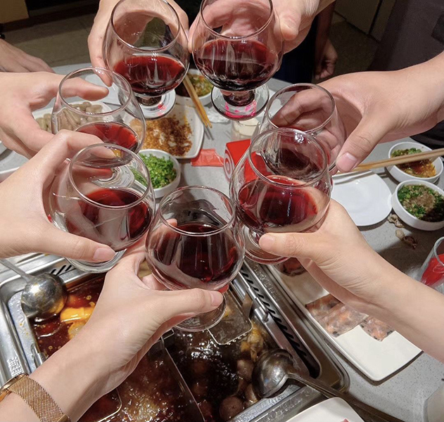 8/3: chọn rượu vang gì cho phụ nữ không thích vị chát? top 5