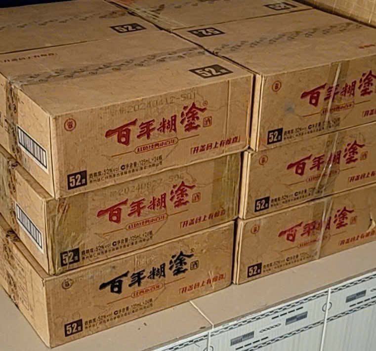 mua 2 thùng rượu bách niên hồ đồ, tặng ngay 6 ly cao cấp