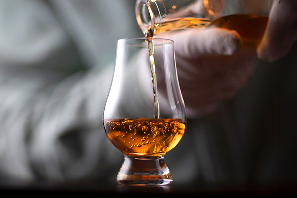 whisky khói với đồ nướng việt: nghệ thuật kết hợp độc đáo